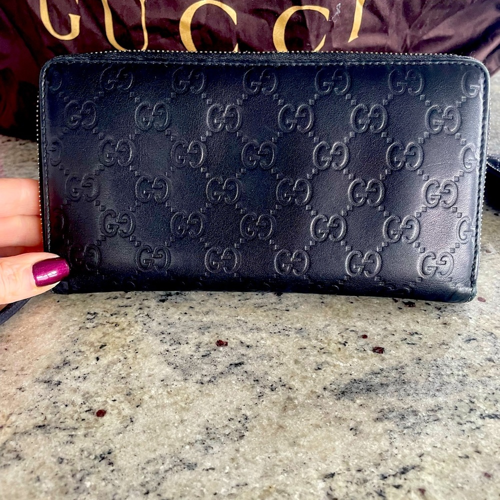 Gucci zip around wallet